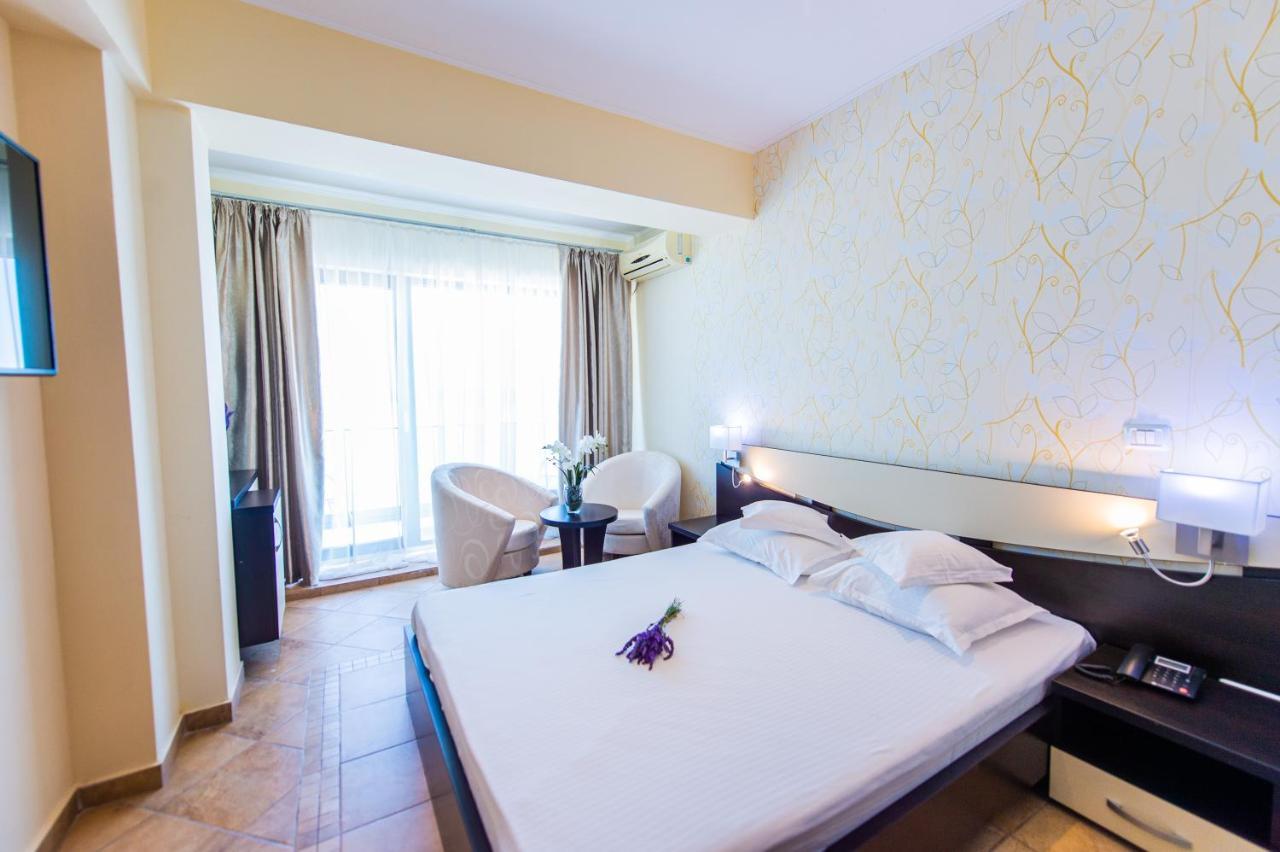 Hotel Prestige Mamaia Exteriör bild